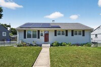 Building Photo - Updated Single-Family Home for Rent in Fairlawn