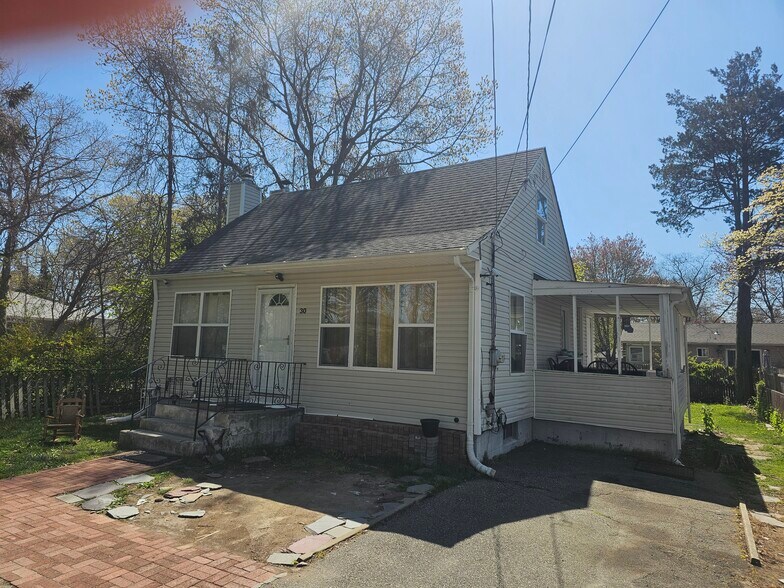 Building Photo - 30 Brushwood Dr