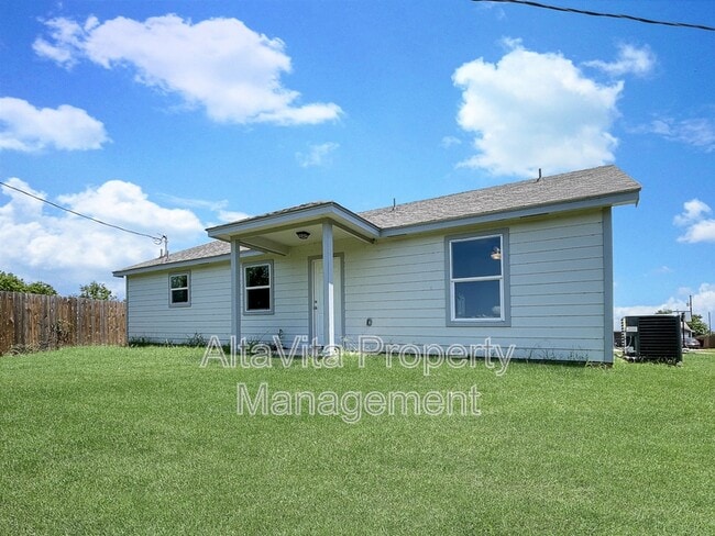 Building Photo - 437 S Cleburne Whitney Rd