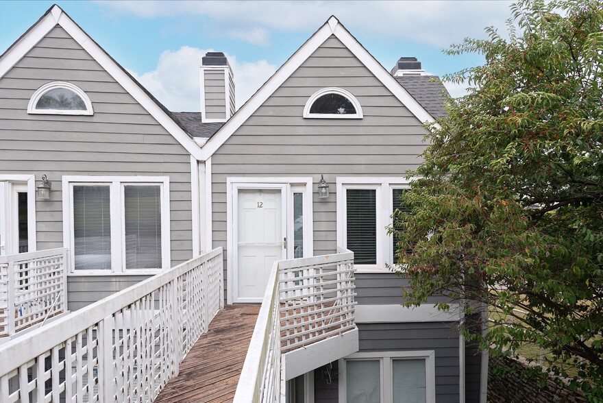 Primary Photo - 3204 W End Cir