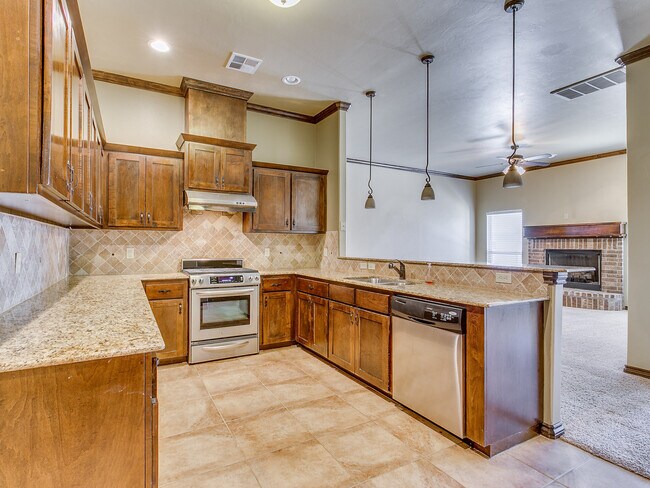 Building Photo - Highly Sought After Stonebridge Addition +...