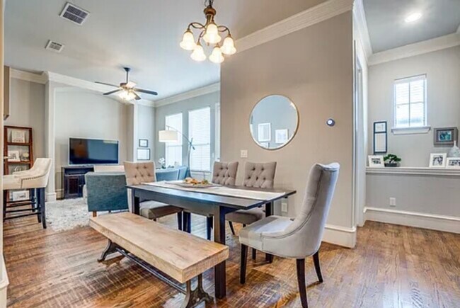 Building Photo - 1914 Euclid Ave