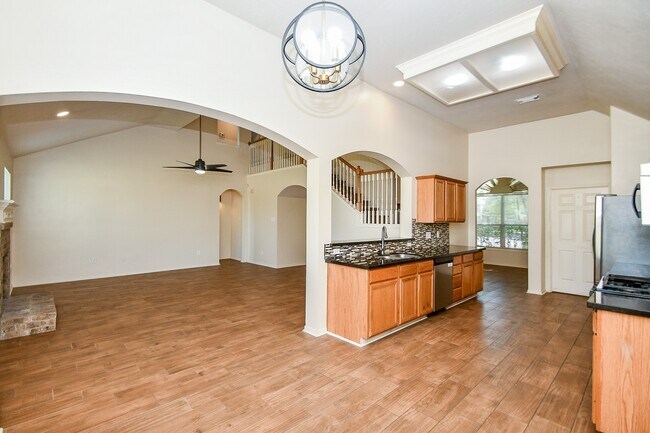 Building Photo - 1310 Lake Edinburg Ct