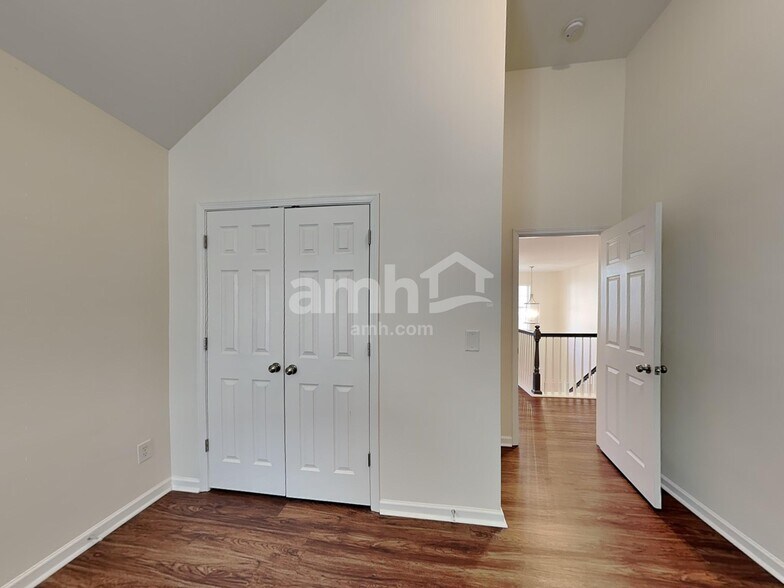 Building Photo - 19005 Kanawha Dr