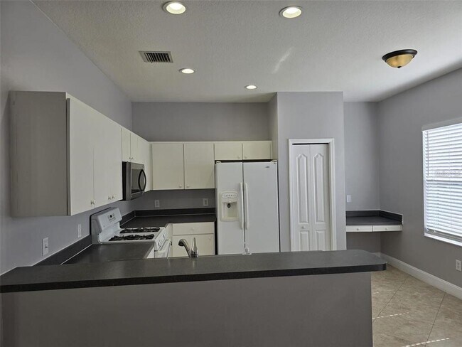 Building Photo - 24612 Portofino Dr