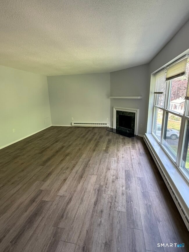 Building Photo - 104 Wellington Dr
