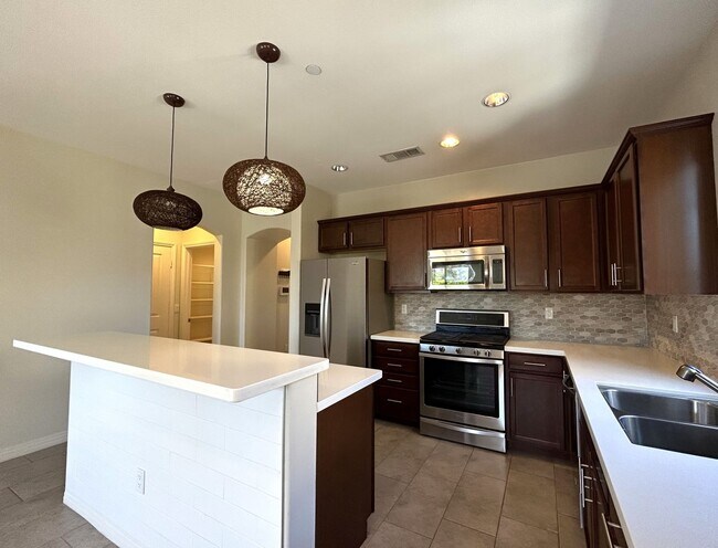 Building Photo - AVAILABLE NOW!! GORGEOUS 2 Bed 2.5 Bath Condo in La Quinta!