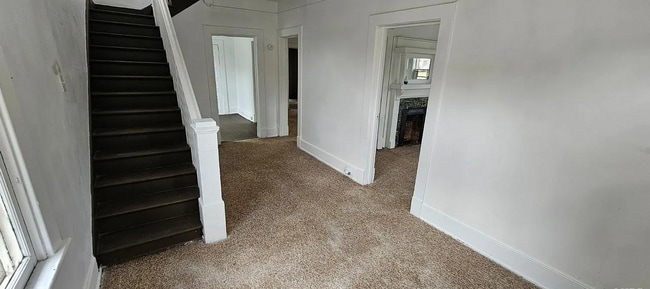 Building Photo - 4 Bedroom 1 Bath House Available to Rent f...