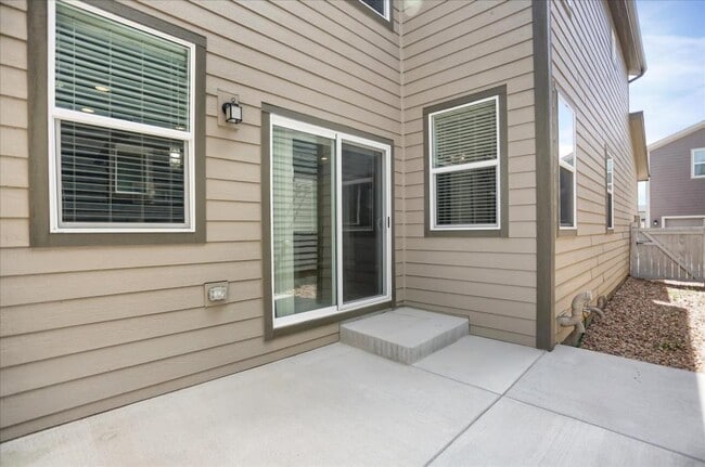 Building Photo - 18932 High Point Blvd