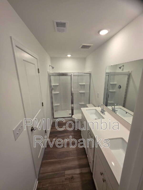 Building Photo - 559 Marcus Wy
