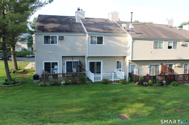 Building Photo - 9 Watch Hill Cir