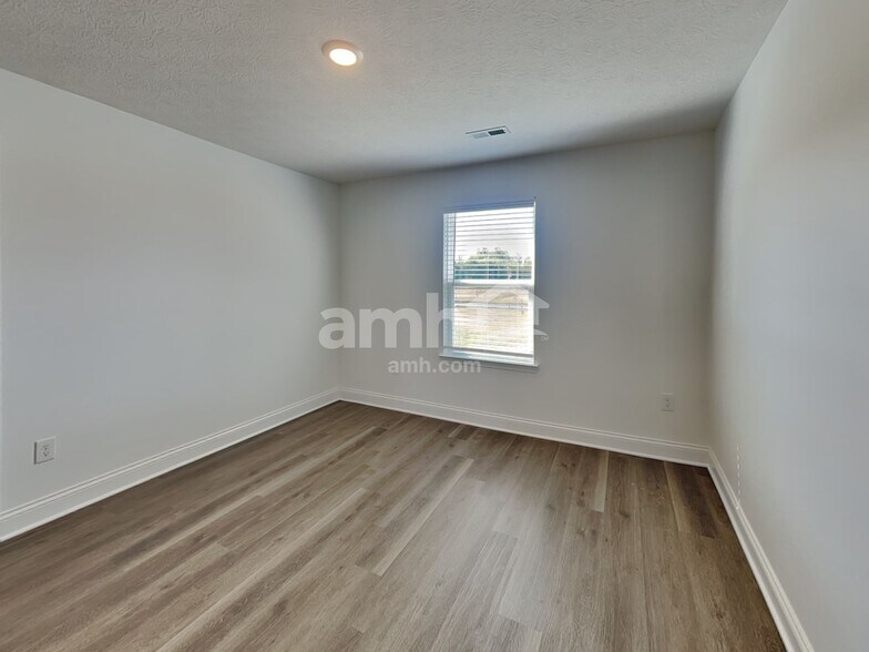 Building Photo - 9181 Henley Ave