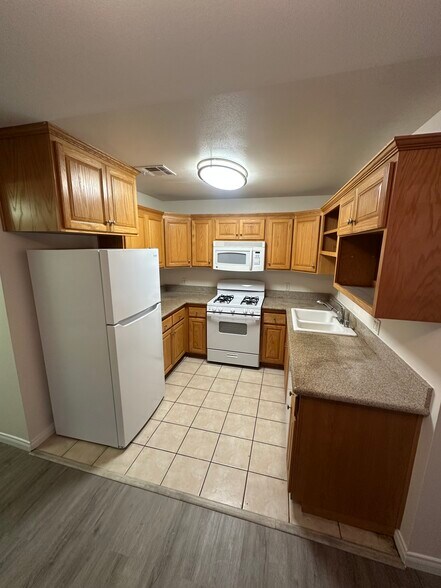 Building Photo - 10934 Hesby Street