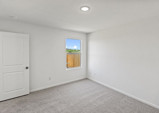 Building Photo - VIEWS VIEWS VIEWS and LOCATION! Rental Bac...