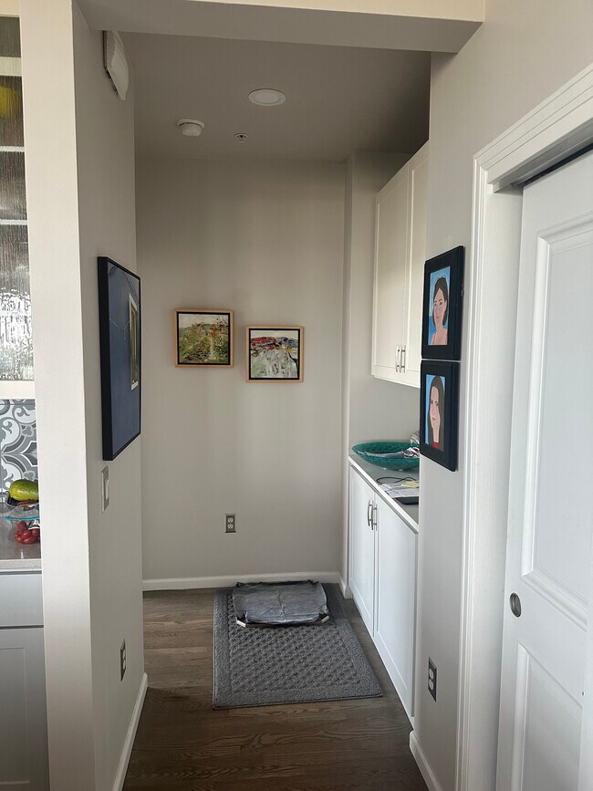 Building Photo - 7820 Inverness Blvd