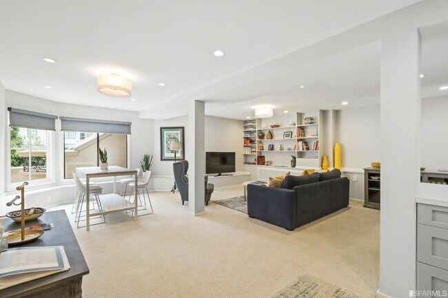 Building Photo - 3242 Washington St