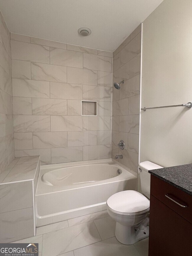 Building Photo - 44 Peachtree Pl NE