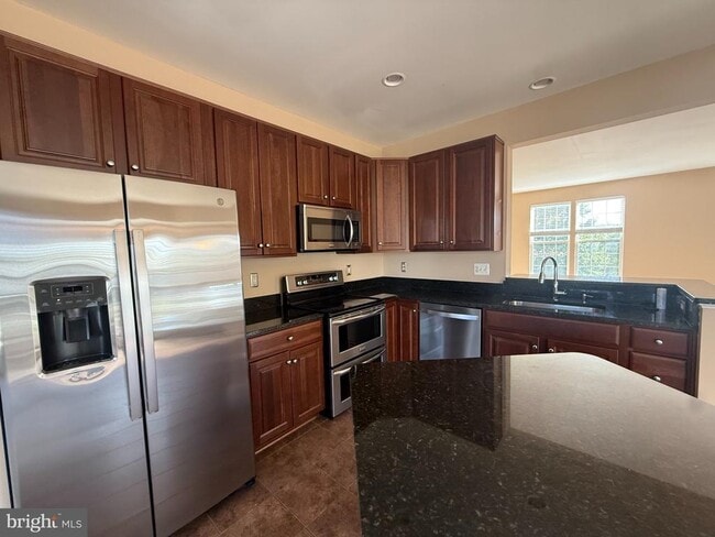 Building Photo - 60 Deerbrook Dr