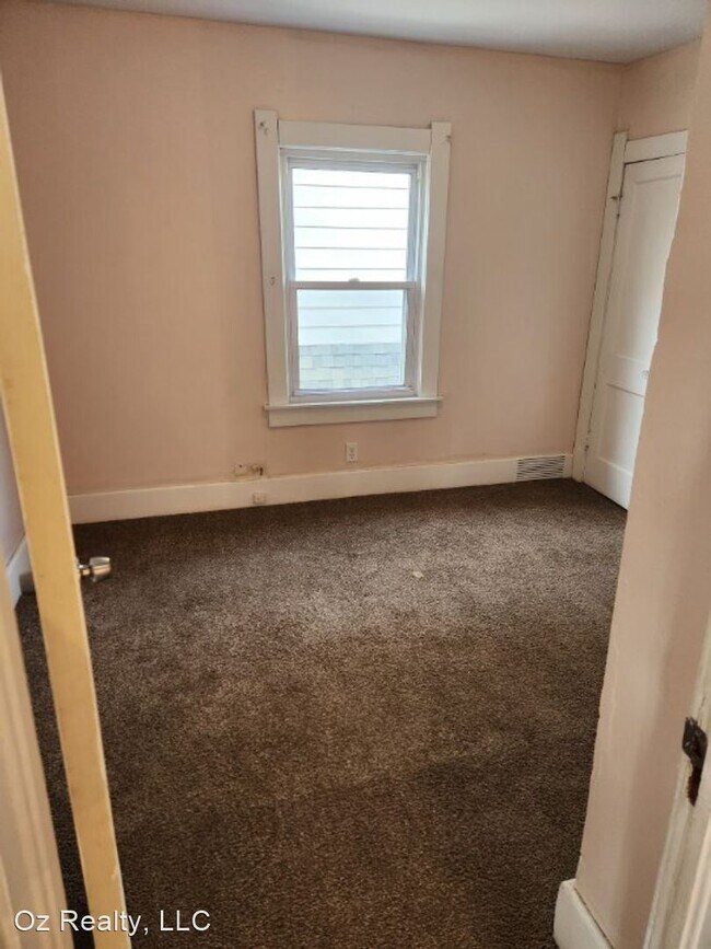 Building Photo - 3 br, 1 bath House - 4141 Mayfield Dr