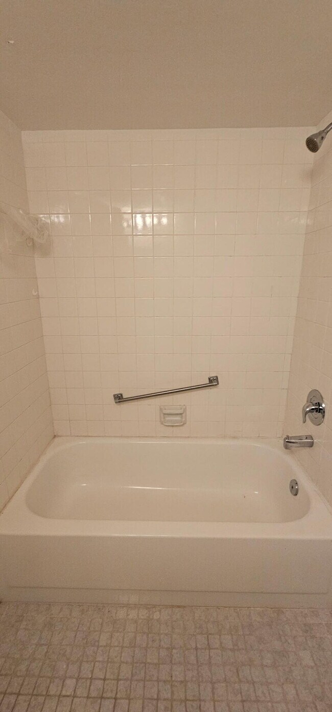 Building Photo - 7879 Willow Spring Dr