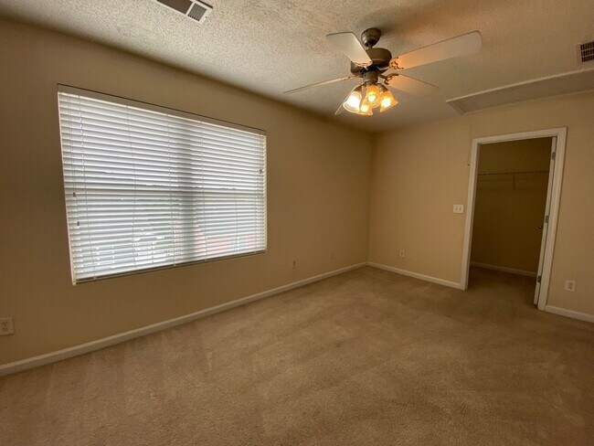 Building Photo - ROOMMATE MATCHING ONLY - PRE-LEASING FOR AUGUST 1 2026! 1/2 Off Deposit!