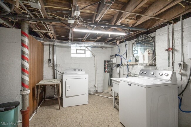 Building Photo - 2083 Chesterland Ave
