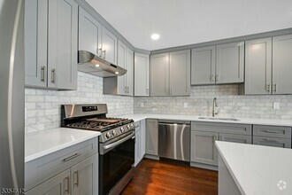 Building Photo - 266 Garibaldi Ave
