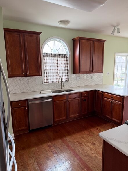 Kitchen - 2912 Tidal Dr