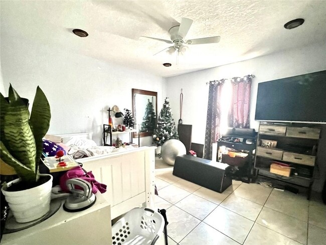 Building Photo - 12650 Kenwood Ln