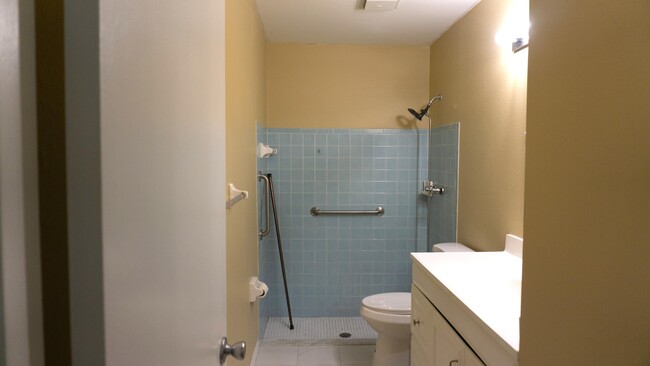 Building Photo - 1450 SE Rivergreen Cir