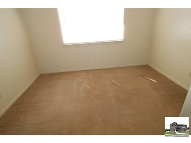 Building Photo - 208 Sorrell Dr