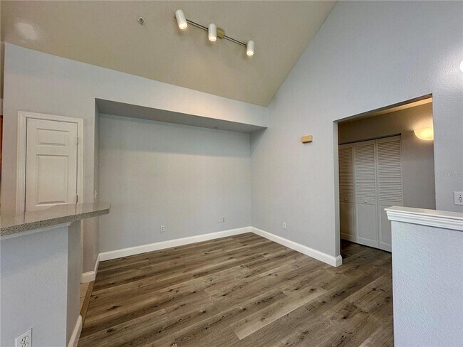 Building Photo - 9141 Lee Vista Blvd