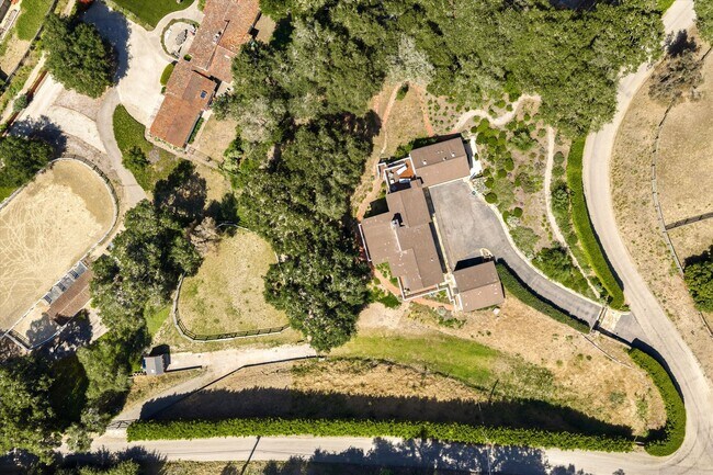 Building Photo - 4680 Via Carretas