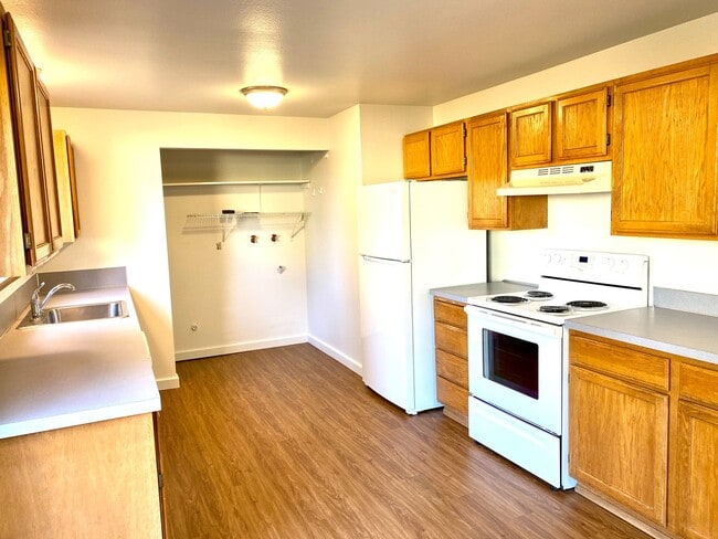 Building Photo - Bothell Duplex w/ Spacious Yard
