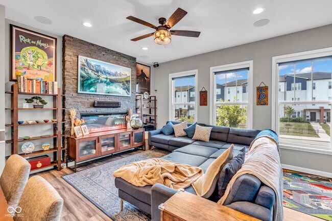 Building Photo - 315 Steeples Blvd