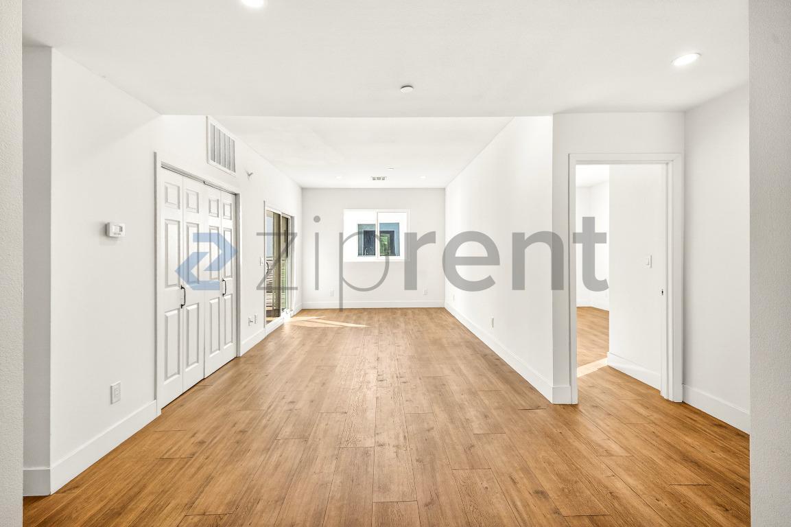 Building Photo - 5641 Riverton Ave