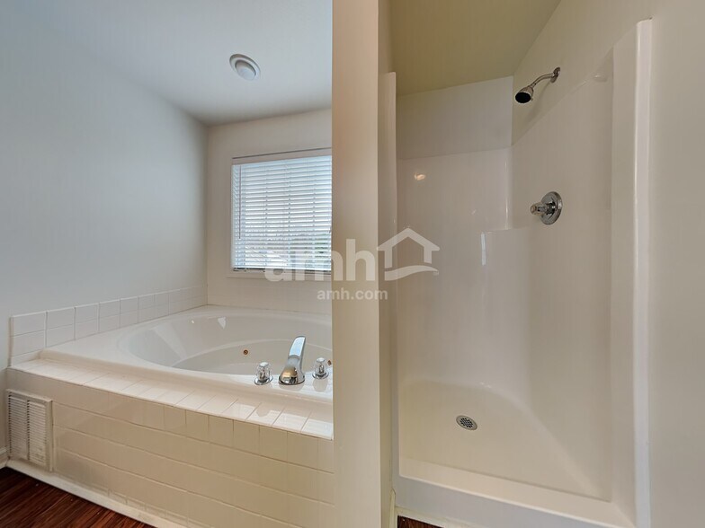Building Photo - 3127 Champions Trail Ln
