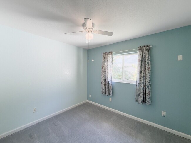 Building Photo - 3 Bed | 2 Bath | 1,200 Sq Ft Single-Family Home  RENT NOW WITH ZERO DEPOSIT on a 12-month lease!