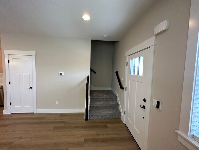 Building Photo - 616