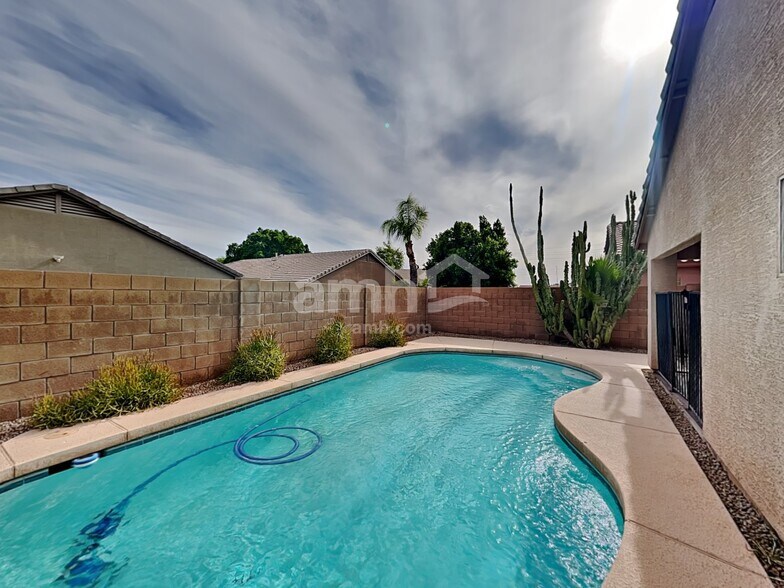 Building Photo - 10845 E Wier Ave