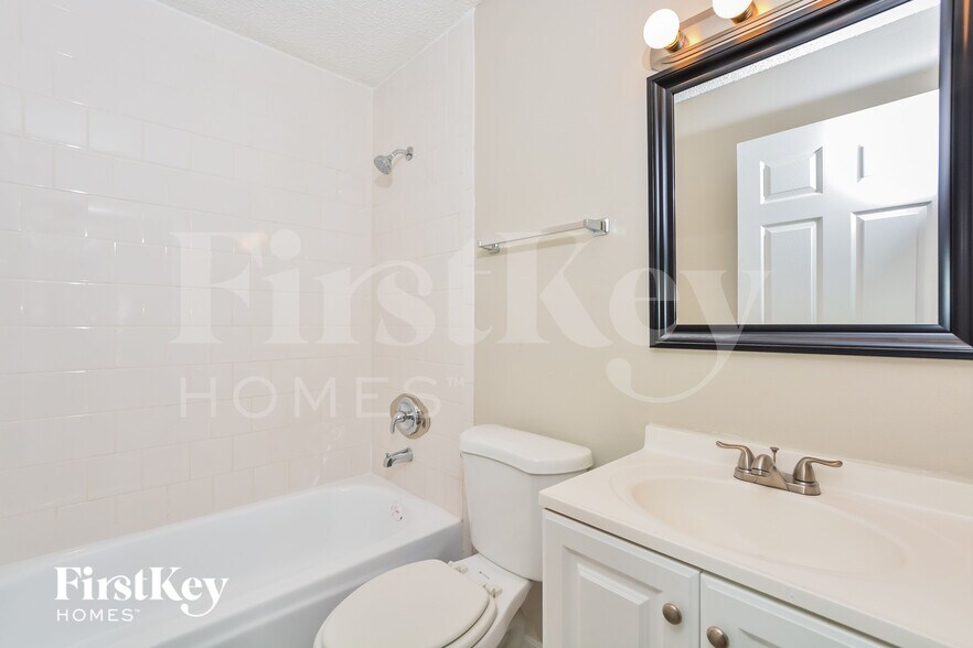 Building Photo - 2927 Arrendonda Dr