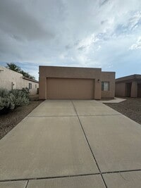 Building Photo - NW- 3 bedroom/ 2 bathroom with 2 car garage