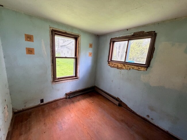 Building Photo - 143 Elm St