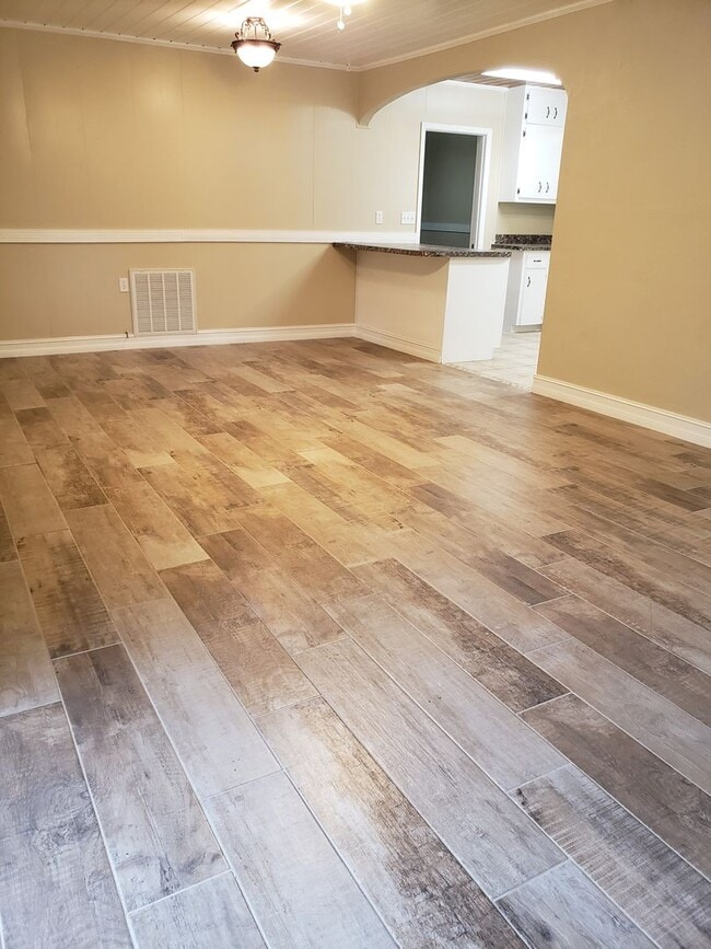 Building Photo - Gorgeous Historic 3/2 in Crystal River!!!