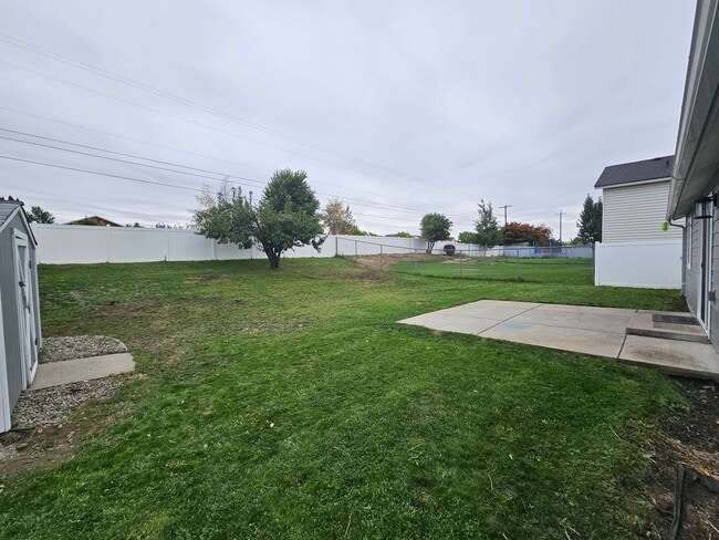 Building Photo - Stunning Home in Medical Lake