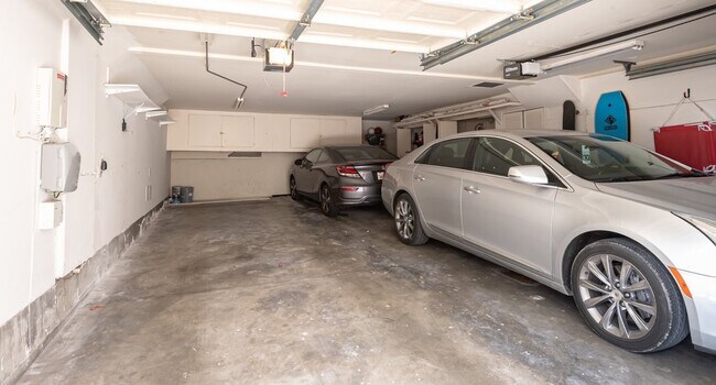 Building Photo - 215 Moonstone St