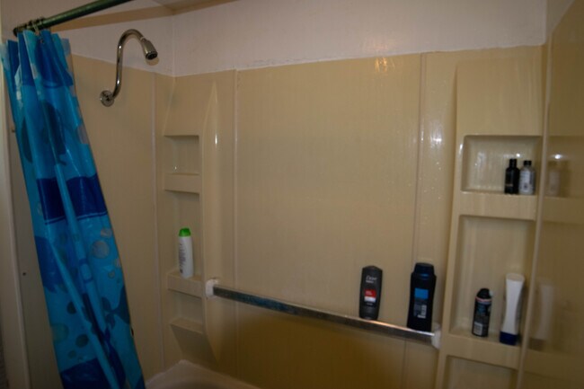 Building Photo - 414 S 12th Ave