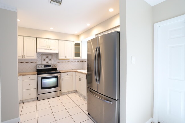 Building Photo - 101 Shoreview Dr