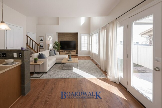 Building Photo - Quiet Riverton 3 Bed Home – Garage & Yard