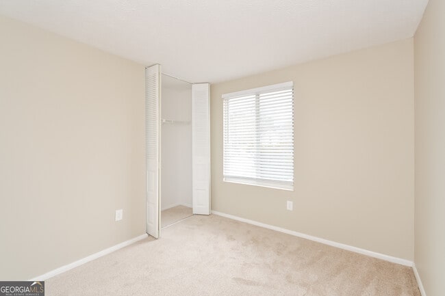 Building Photo - 2077 Raintree Pl